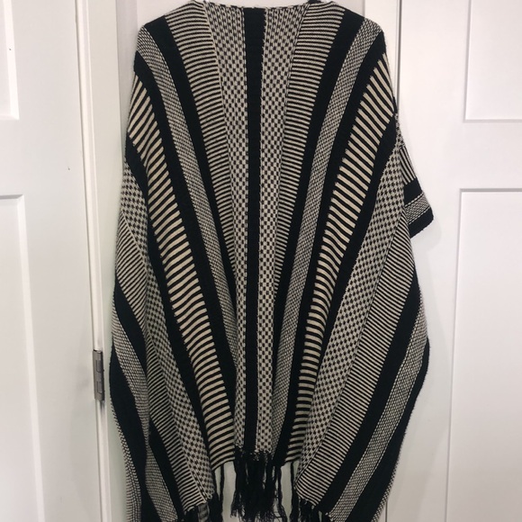 Do everything for love| Kimono shawl sweater| Women’s|. OSFM Black Cream Bo ho - Picture 5 of 11